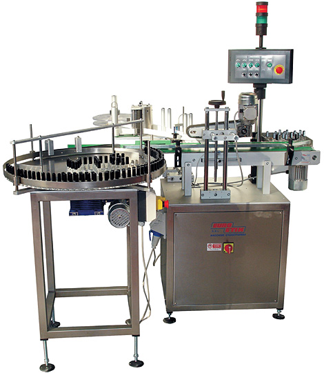 5004 S TRC — Автоматическая машина для нанесения неполной круговой этикетки на цилиндрические продукты, боковых этикеток на продукты правильной геометрической формы